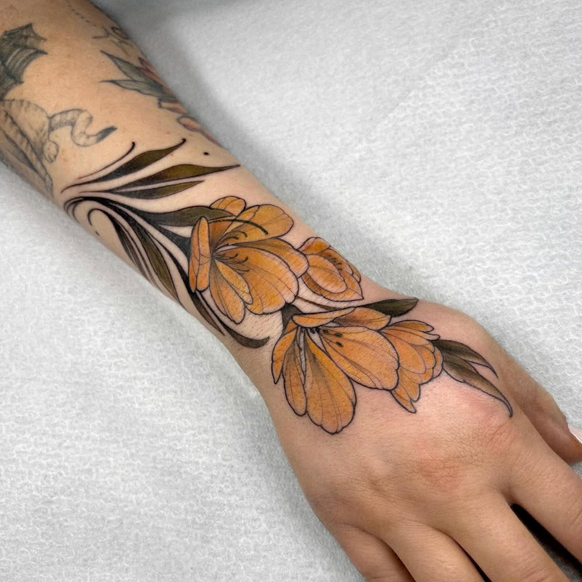 29 Art Nouveau Tattoo Ideas: Floral Lines, Decorative Frames, and Timeless Ornament