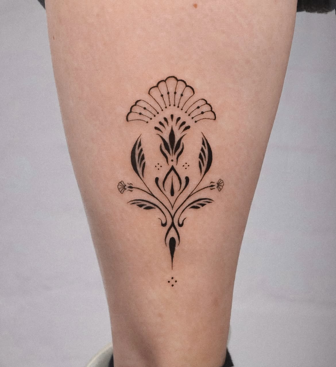 29 Art Nouveau Tattoo Ideas: Floral Lines, Decorative Frames, and Timeless Ornament