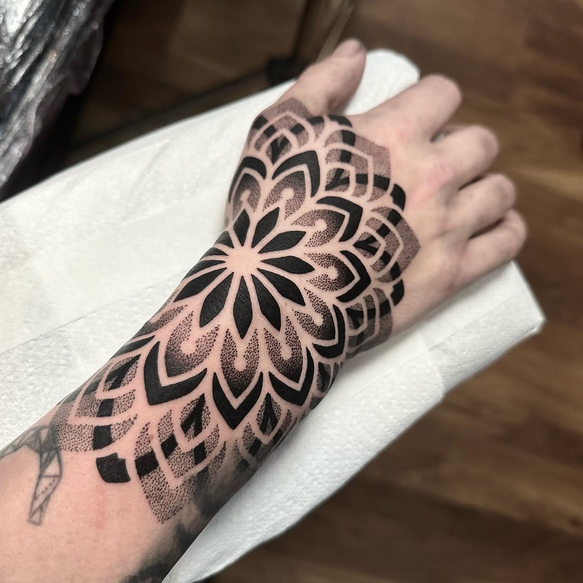 27 Dotwork Tattoo Ideas: From Delicate Stippling to Bold Geometric Mandalas