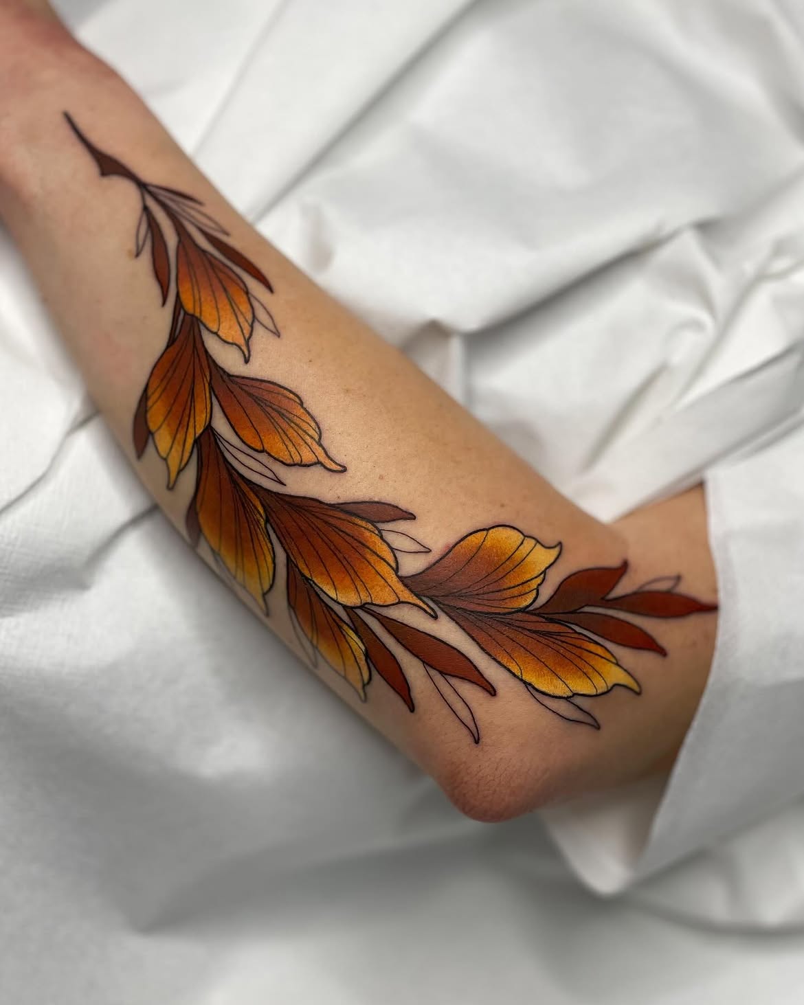 29 Art Nouveau Tattoo Ideas: Floral Lines, Decorative Frames, and Timeless Ornament