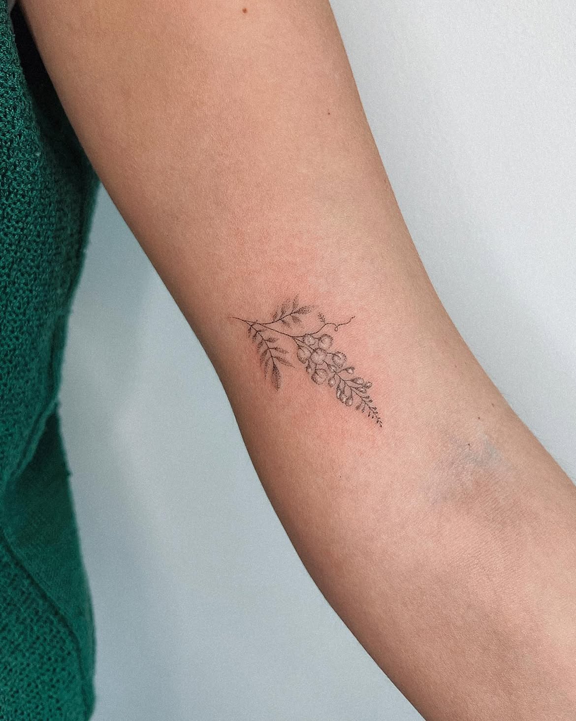 30 Beautiful Wisteria Tattoo Ideas That Capture the Romance of Nature