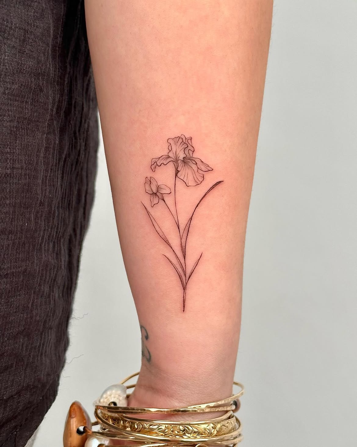 32 Iris Tattoo Ideas: Beautiful Floral Designs From Delicate Fine Line to Bold Color