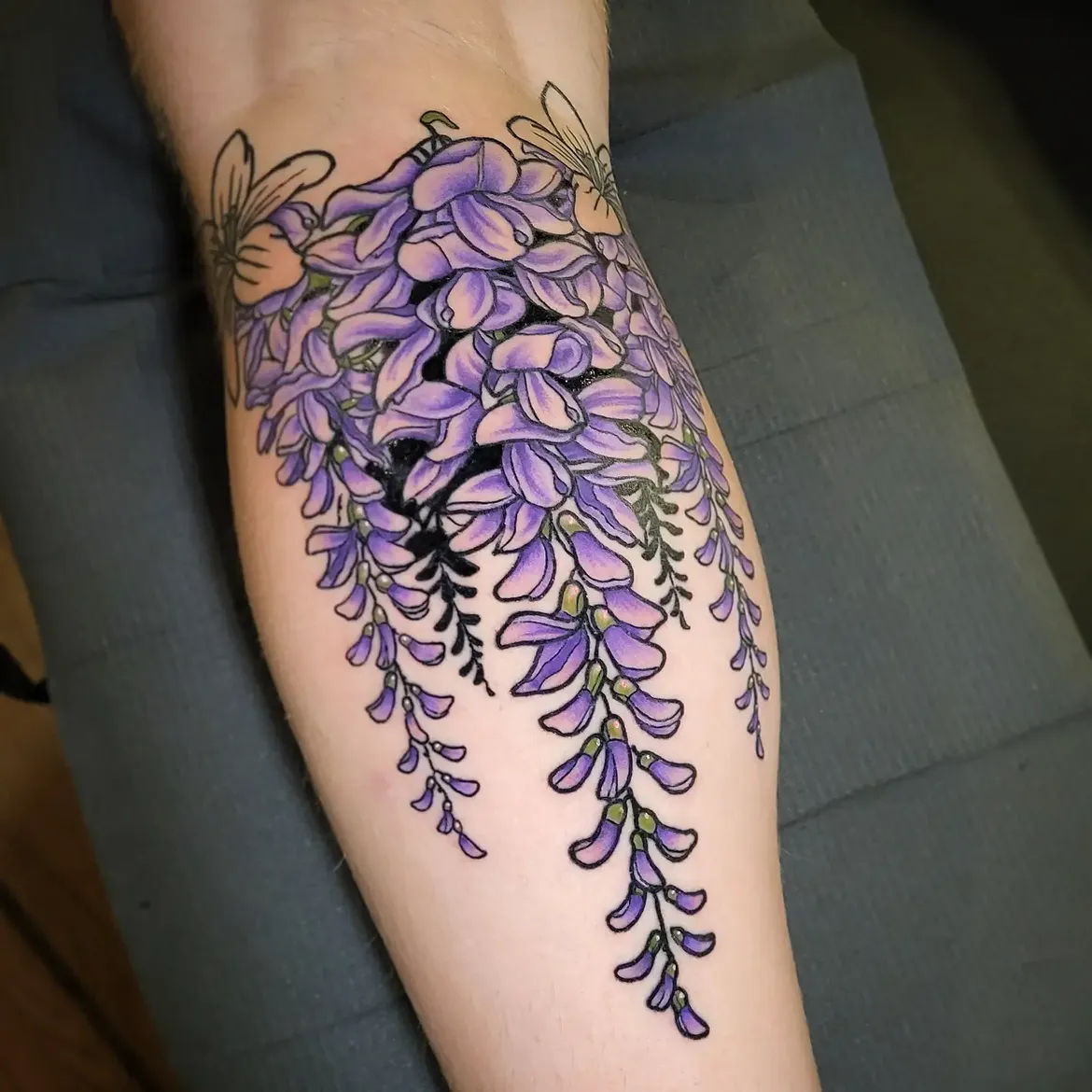 30 Beautiful Wisteria Tattoo Ideas That Capture the Romance of Nature