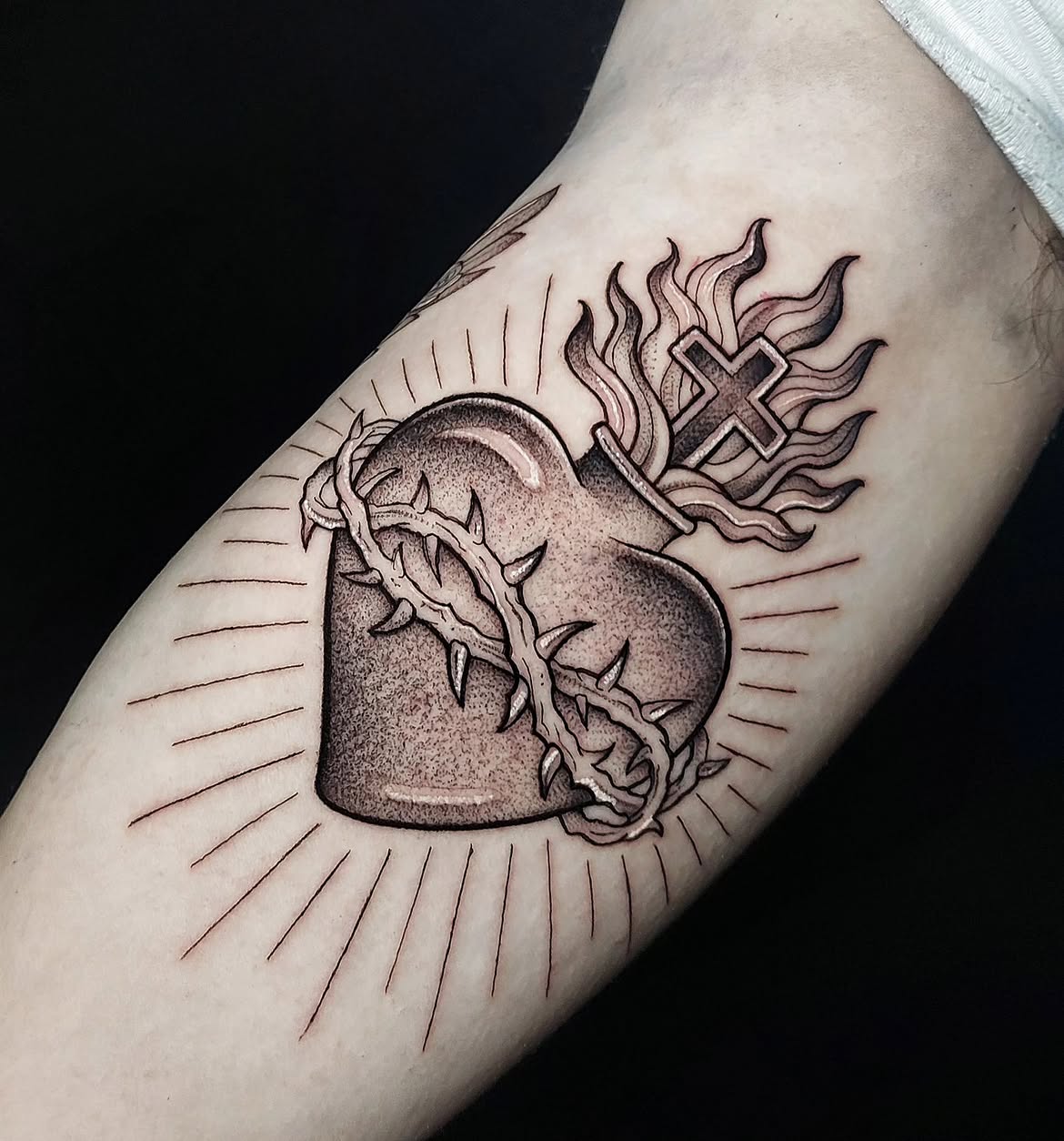 28 Sacred Heart Tattoo Ideas: From Delicate Fine Line Designs to Bold Traditional Ink