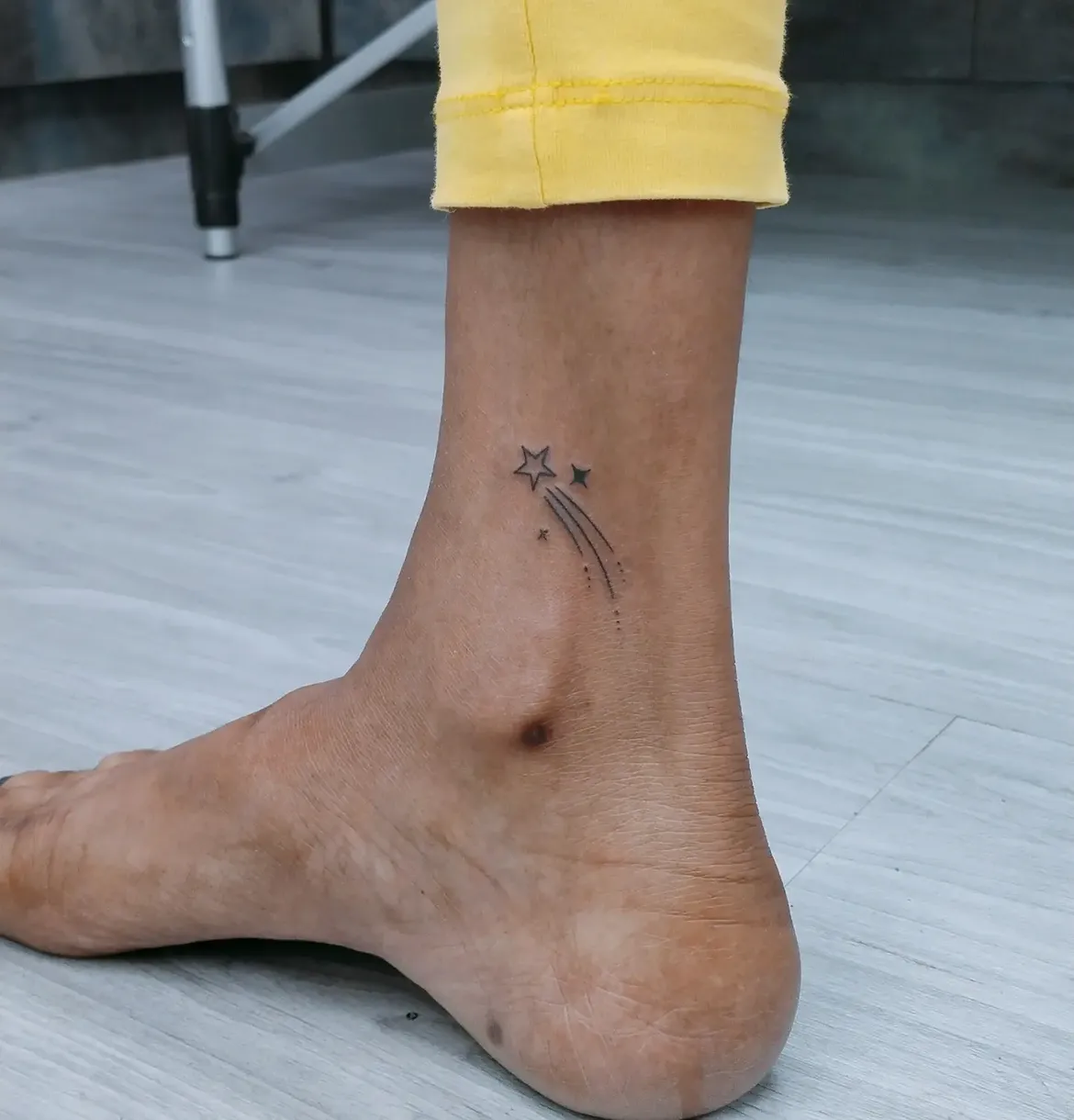 27 Shooting Star Tattoo Ideas: Delicate Designs That Capture Movement, Hope, and Wonder