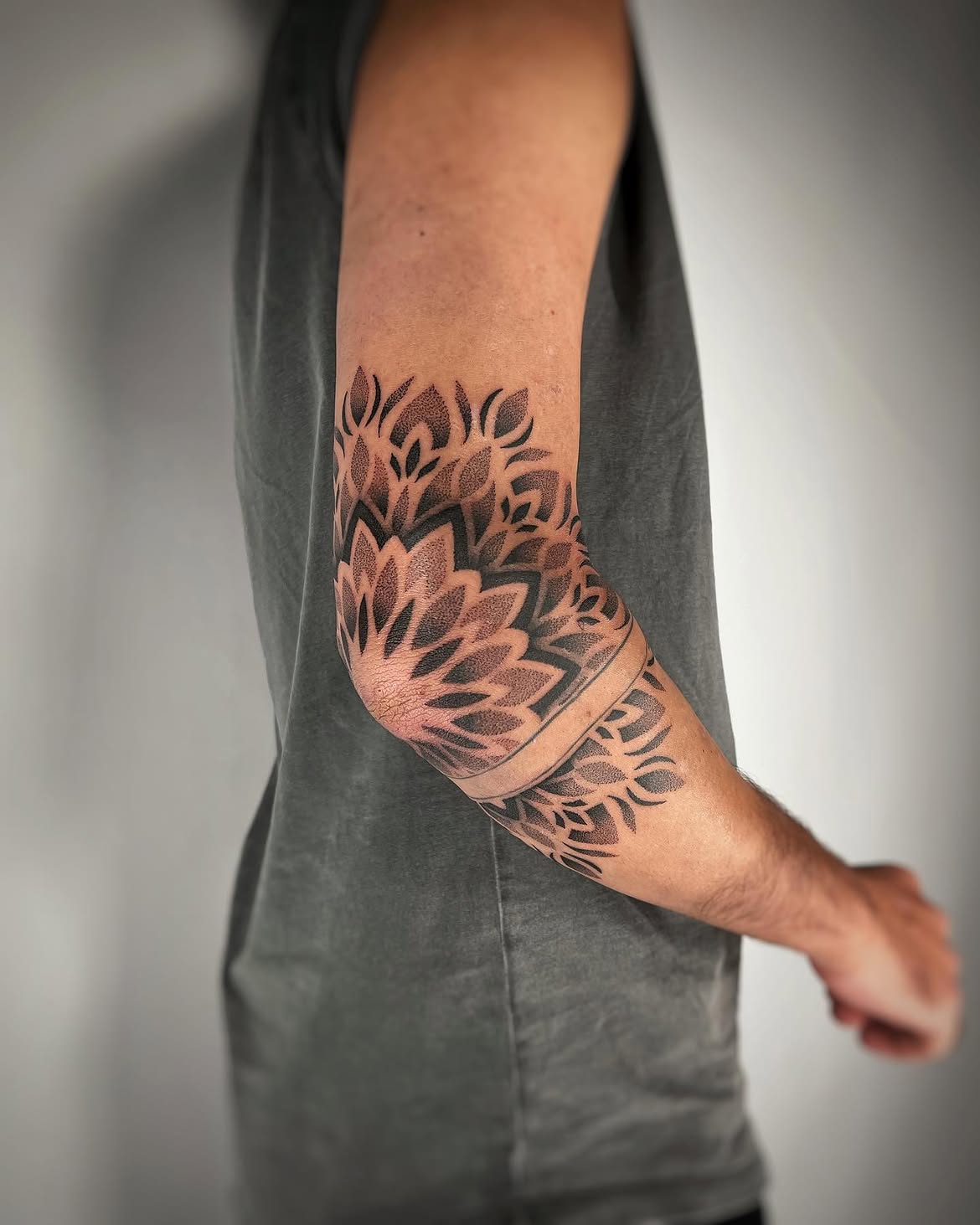 27 Dotwork Tattoo Ideas: From Delicate Stippling to Bold Geometric Mandalas