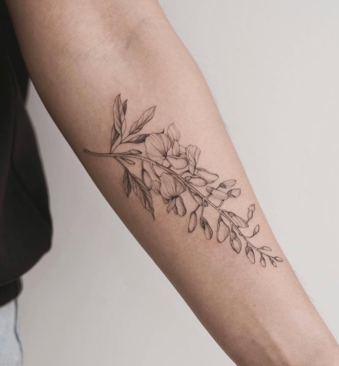 30 Beautiful Wisteria Tattoo Ideas That Capture the Romance of Nature