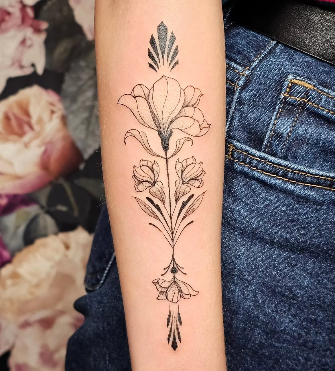 29 Art Nouveau Tattoo Ideas: Floral Lines, Decorative Frames, and Timeless Ornament
