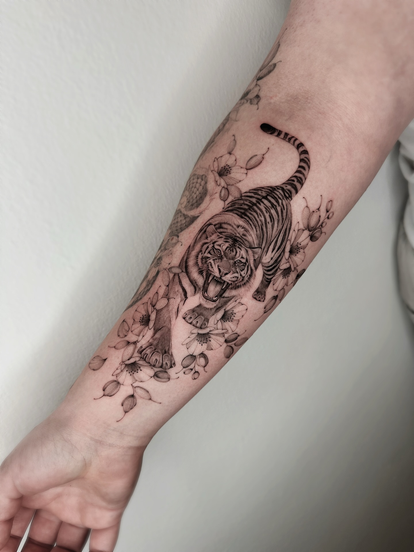 29 Micro Realism Tattoo Ideas: Tiny Details With a Big Visual Impact