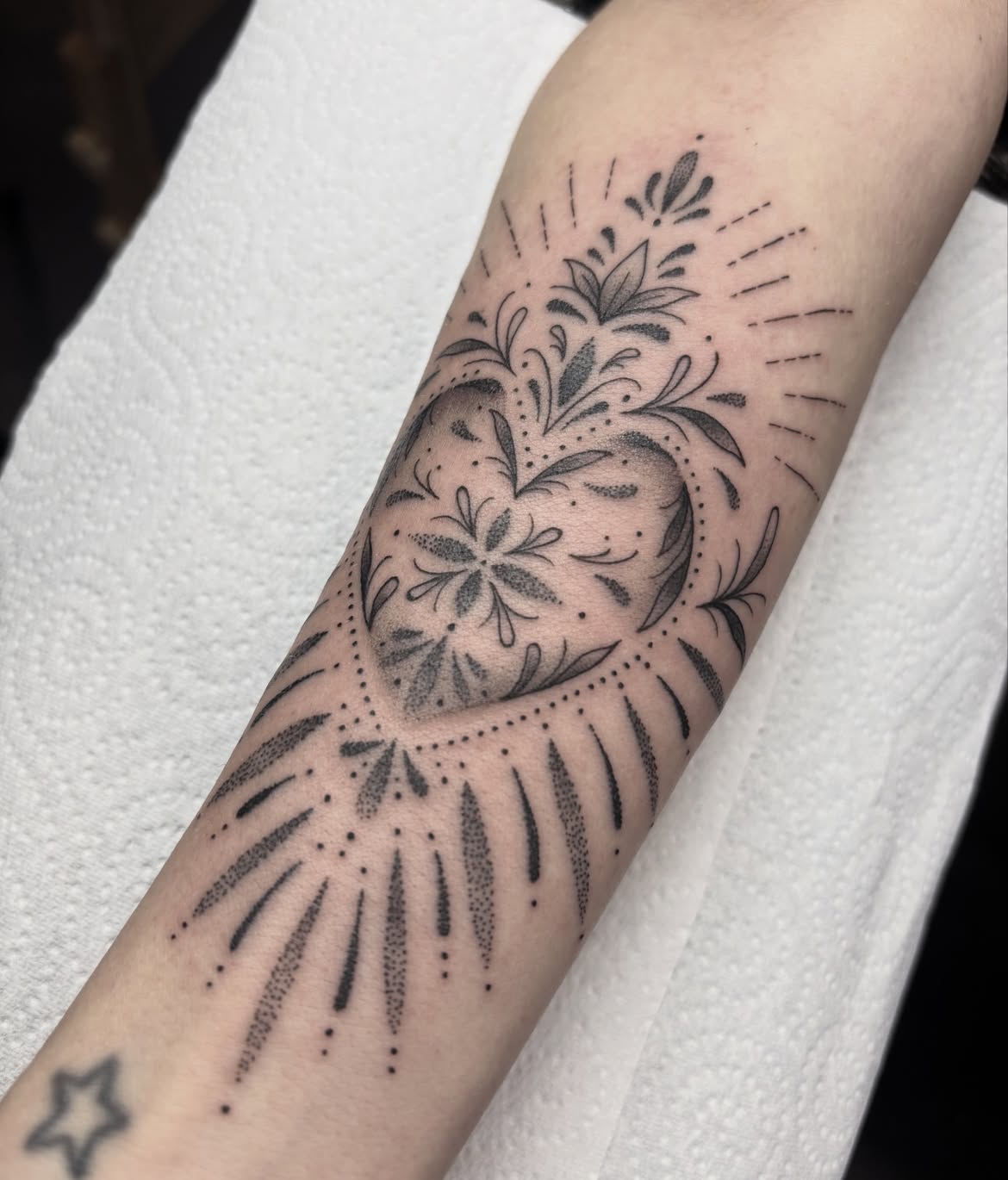28 Sacred Heart Tattoo Ideas: From Delicate Fine Line Designs to Bold Traditional Ink