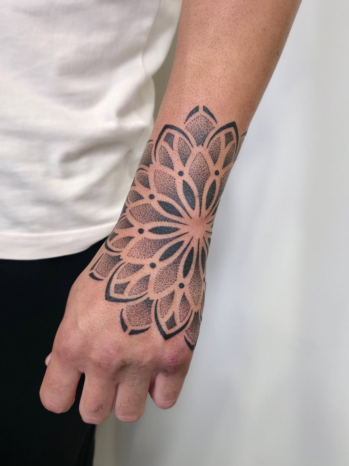 27 Dotwork Tattoo Ideas: From Delicate Stippling to Bold Geometric Mandalas