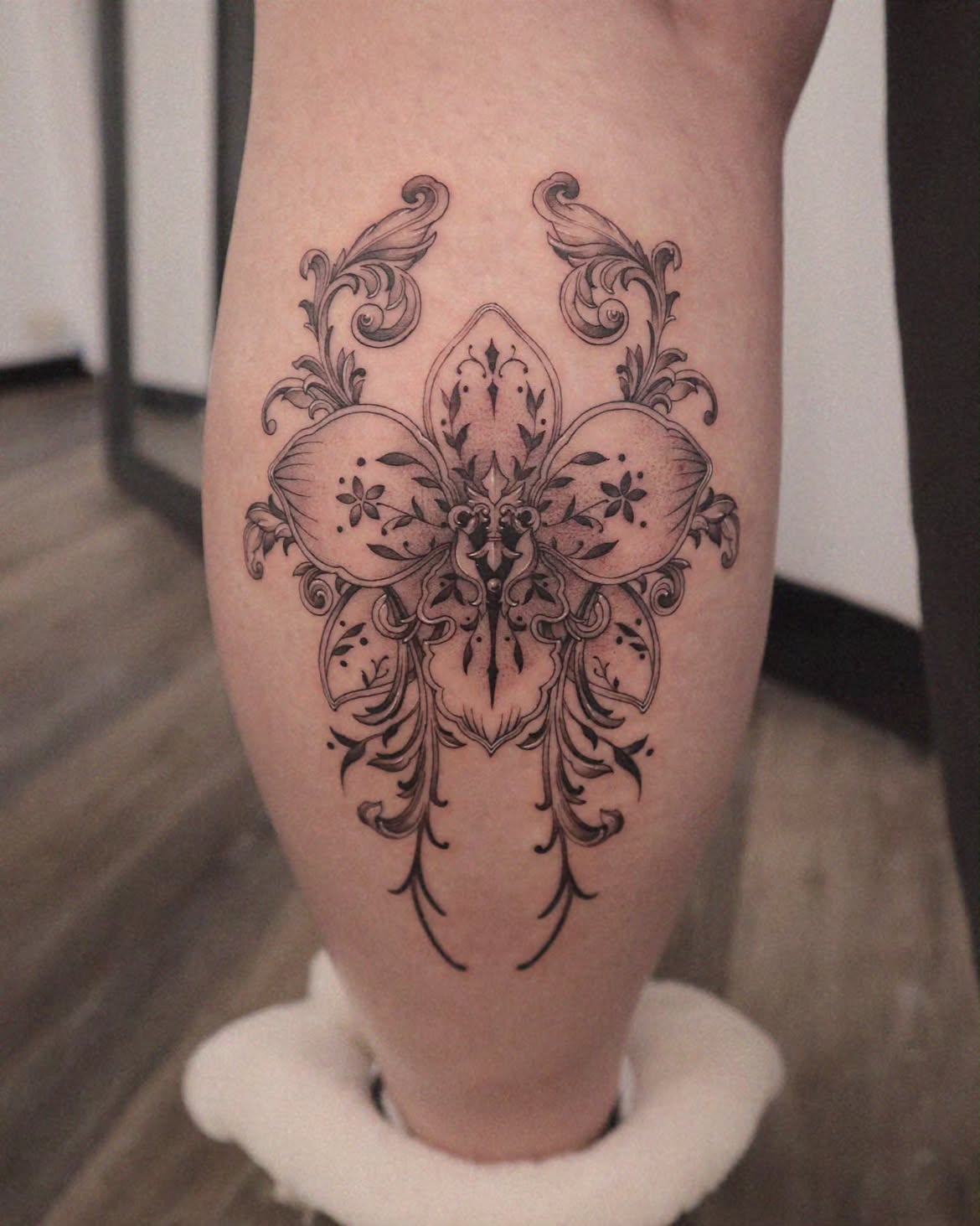 29 Art Nouveau Tattoo Ideas: Floral Lines, Decorative Frames, and Timeless Ornament