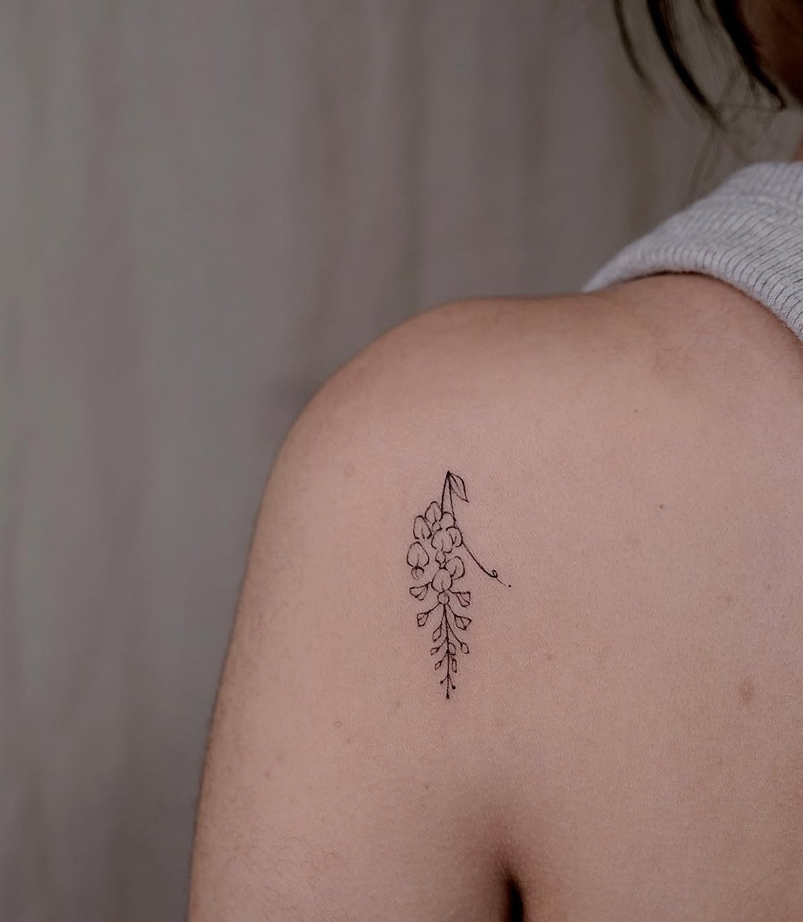 30 Beautiful Wisteria Tattoo Ideas That Capture the Romance of Nature