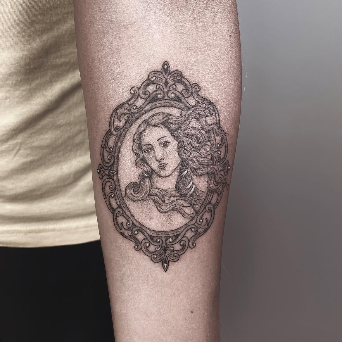 29 Art Nouveau Tattoo Ideas: Floral Lines, Decorative Frames, and Timeless Ornament