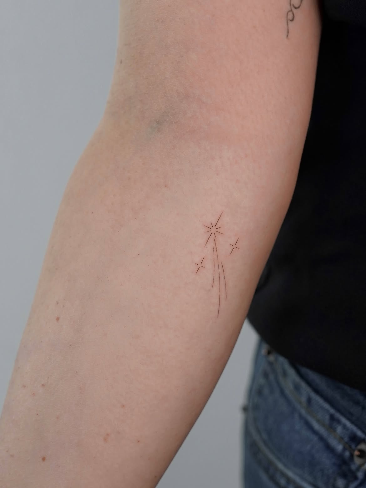 27 Shooting Star Tattoo Ideas: Delicate Designs That Capture Movement, Hope, and Wonder