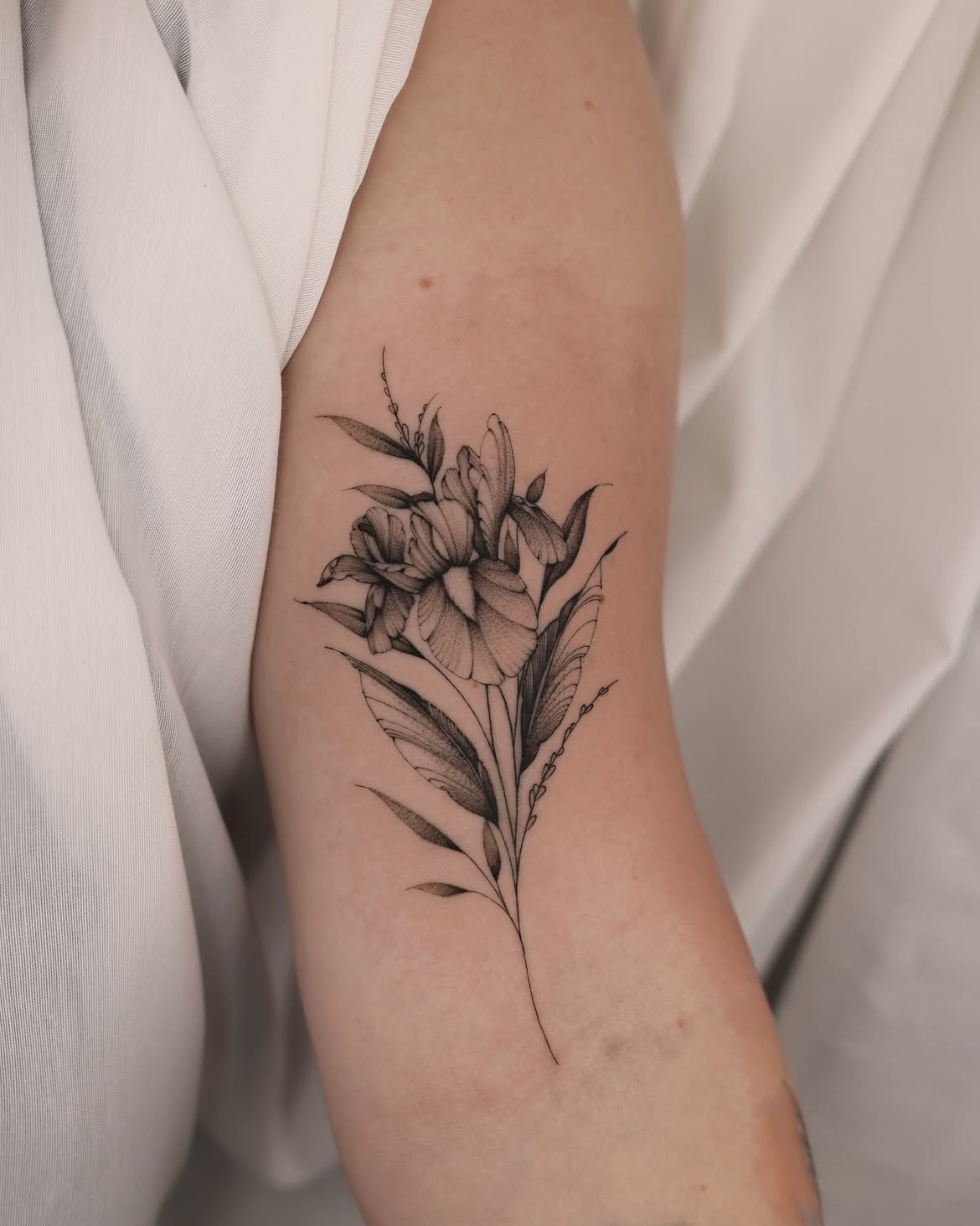 32 Iris Tattoo Ideas: Beautiful Floral Designs From Delicate Fine Line to Bold Color