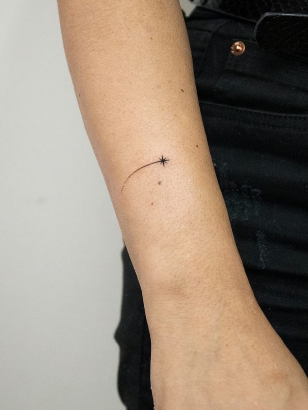 27 Shooting Star Tattoo Ideas: Delicate Designs That Capture Movement, Hope, and Wonder