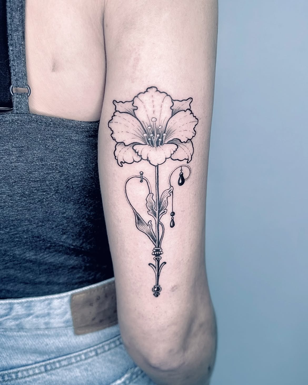 29 Art Nouveau Tattoo Ideas: Floral Lines, Decorative Frames, and Timeless Ornament