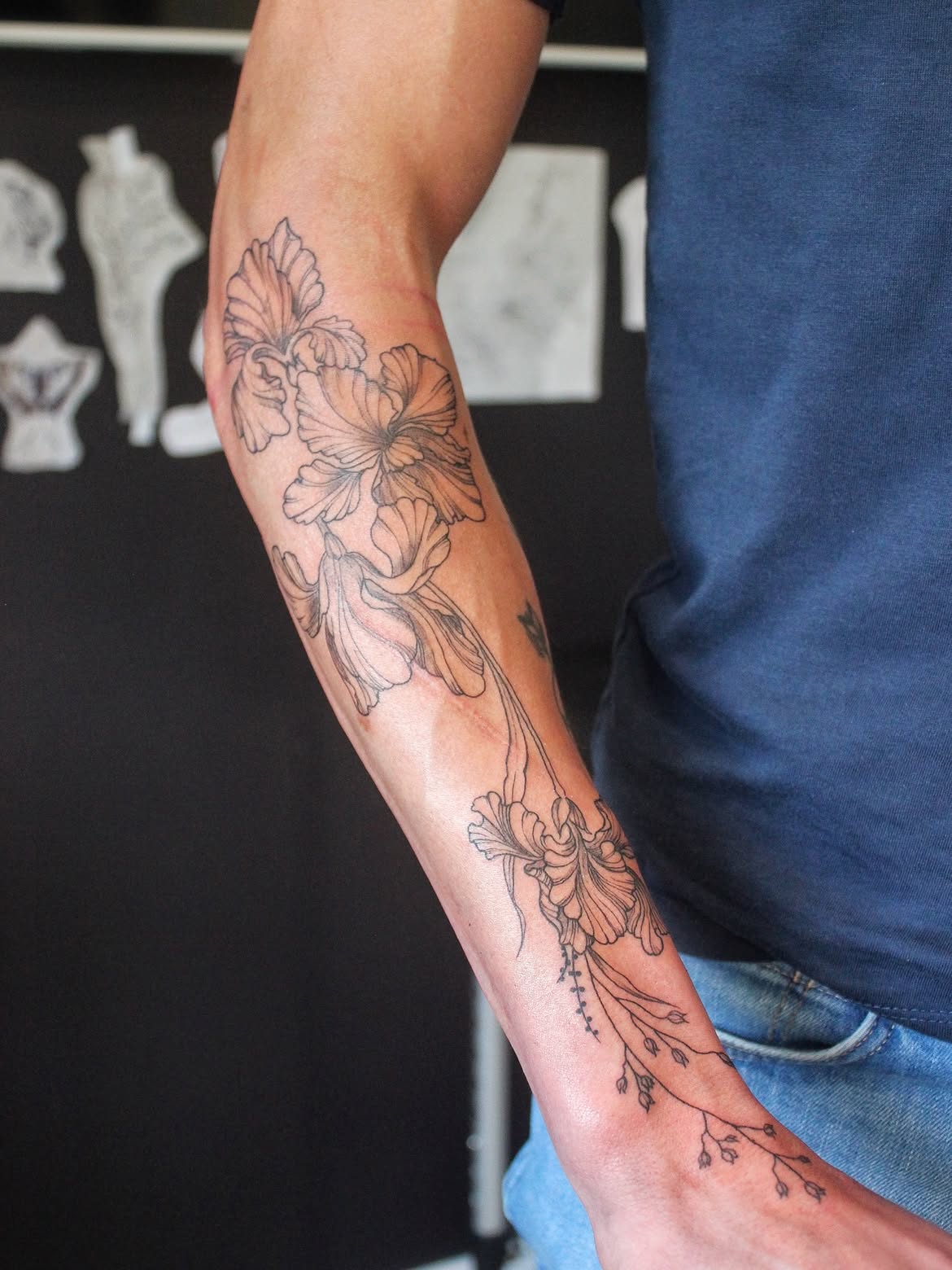 32 Iris Tattoo Ideas: Beautiful Floral Designs From Delicate Fine Line to Bold Color