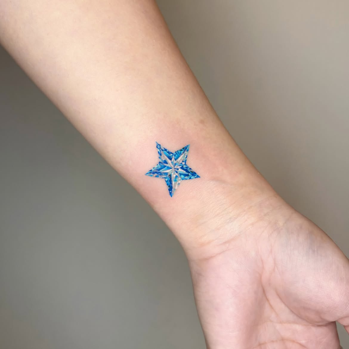 25 Crystal Tattoo Ideas: From Delicate Gemstones to Colorful Botanical Designs
