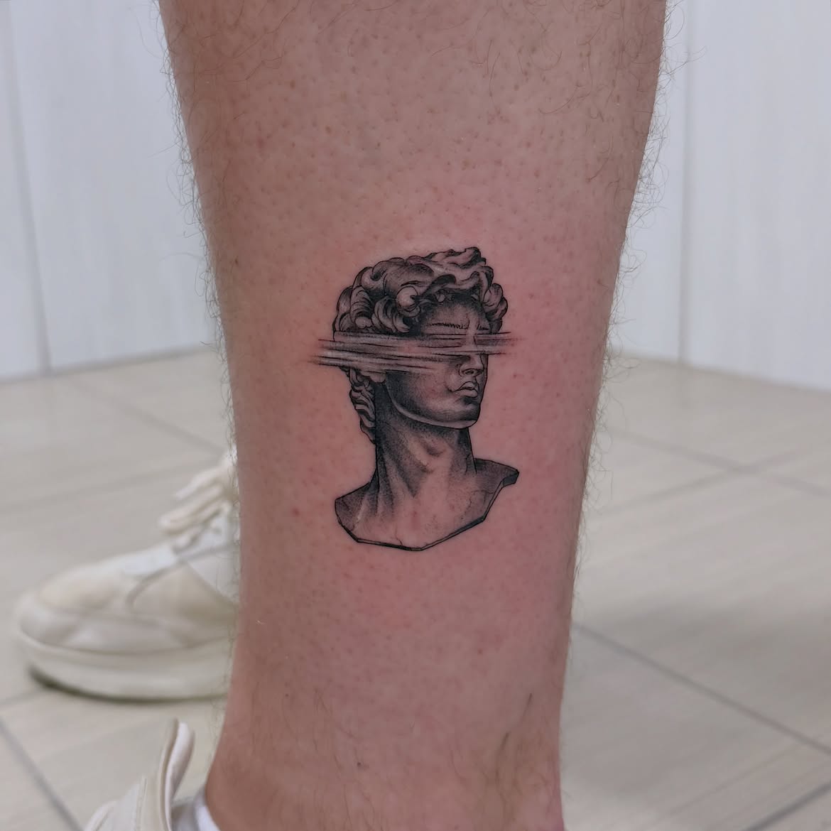 29 Micro Realism Tattoo Ideas: Tiny Details With a Big Visual Impact