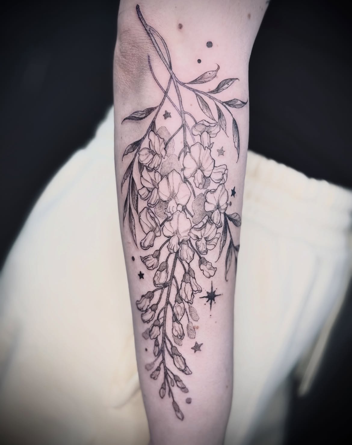 30 Beautiful Wisteria Tattoo Ideas That Capture the Romance of Nature