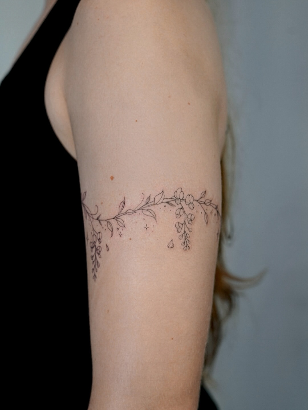 30 Beautiful Wisteria Tattoo Ideas That Capture the Romance of Nature