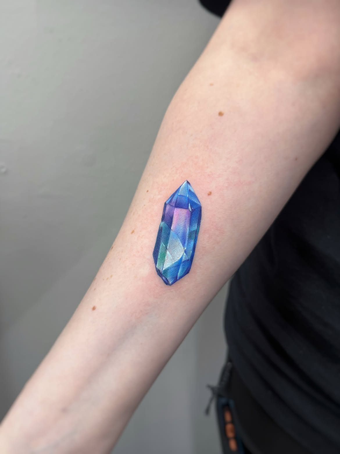 25 Crystal Tattoo Ideas: From Delicate Gemstones to Colorful Botanical Designs