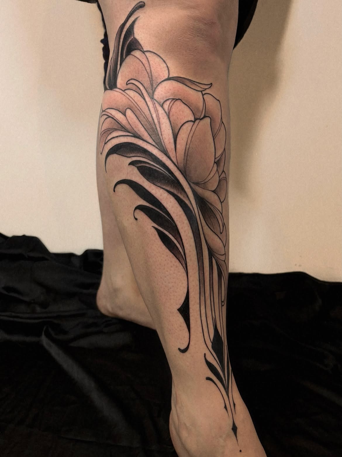 29 Art Nouveau Tattoo Ideas: Floral Lines, Decorative Frames, and Timeless Ornament
