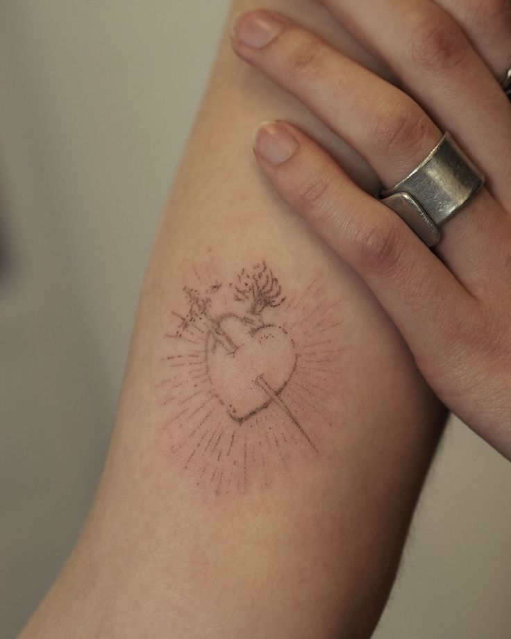 28 Sacred Heart Tattoo Ideas: From Delicate Fine Line Designs to Bold Traditional Ink