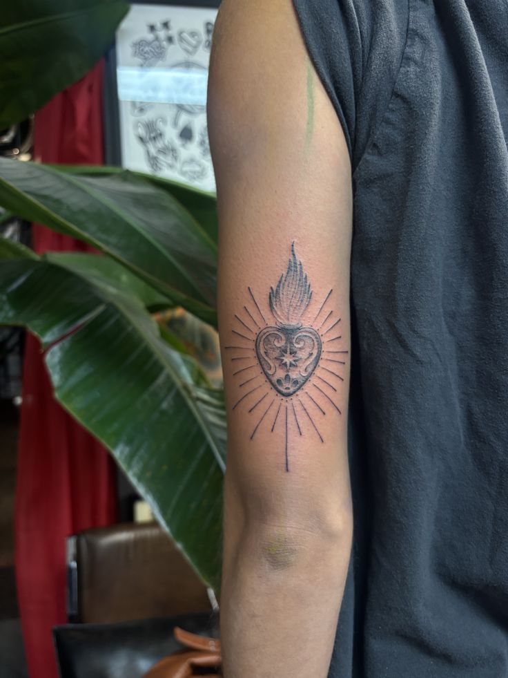 28 Sacred Heart Tattoo Ideas: From Delicate Fine Line Designs to Bold Traditional Ink
