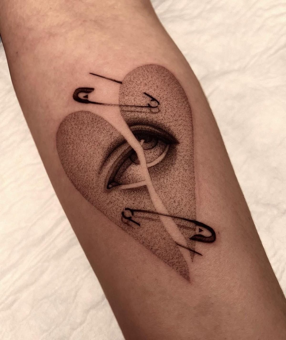 27 Dotwork Tattoo Ideas: From Delicate Stippling to Bold Geometric Mandalas